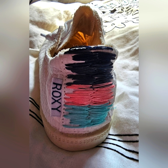 🎁3 for $10 🎁Ladies roxy shoes - Picture 2 of 3